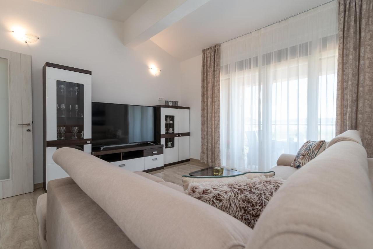 Apartment Amazing Sea View Apartment- Romantica *