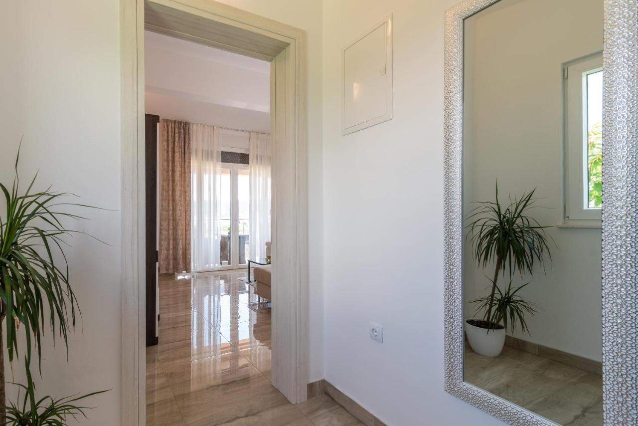 Apartment Amazing Sea View Apartment- Romantica