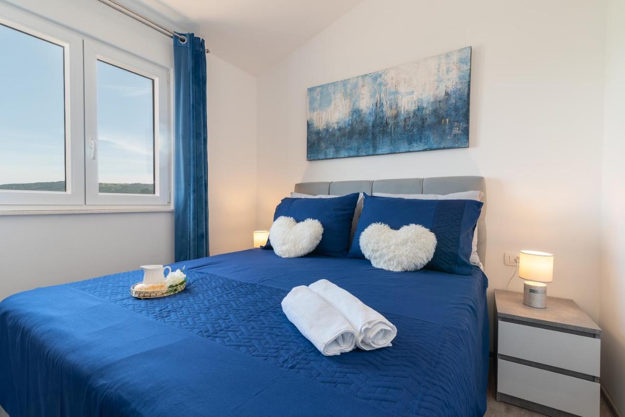 Apartment Amazing Sea View Apartment- Romantica